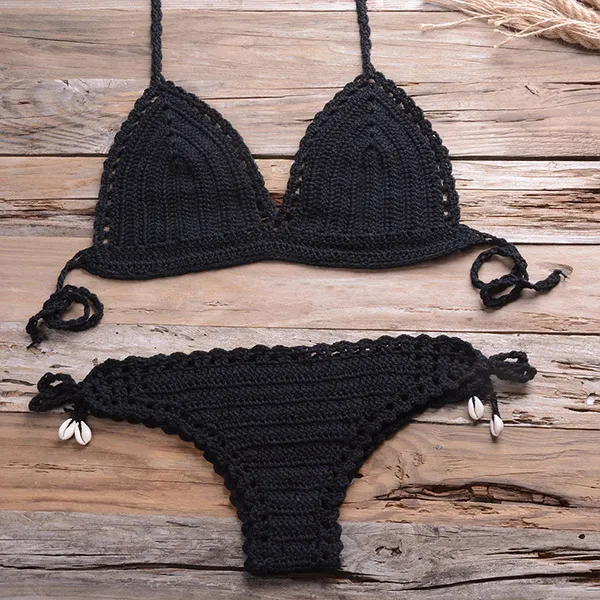 Modisches Set - Bikini mit Neckholder und Zweiteiler